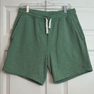 Vineyard Vines Shorts (Size: L; Men)